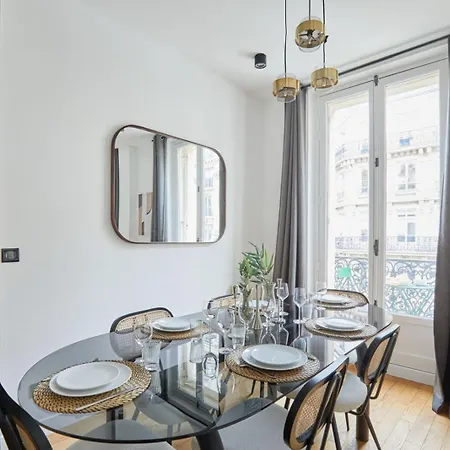 Apartment Center Of By Prestige Paris
