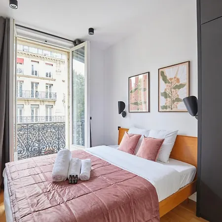 Center Of By Prestige Apartment *