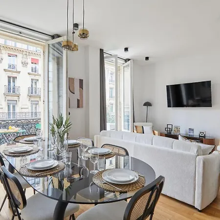 Apartment Center Of By Prestige Paris