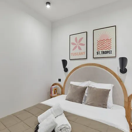 Center Of By Prestige Apartment *