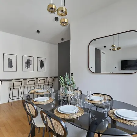Center Of By Prestige Apartment *