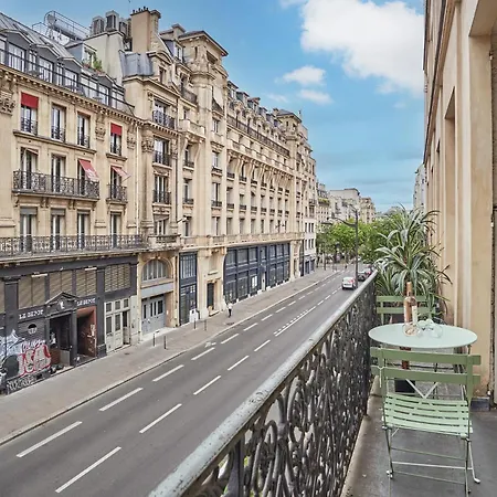 Apartment Center Of By Prestige Paris