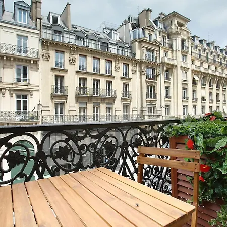 Apartment Center Of By Prestige Paris