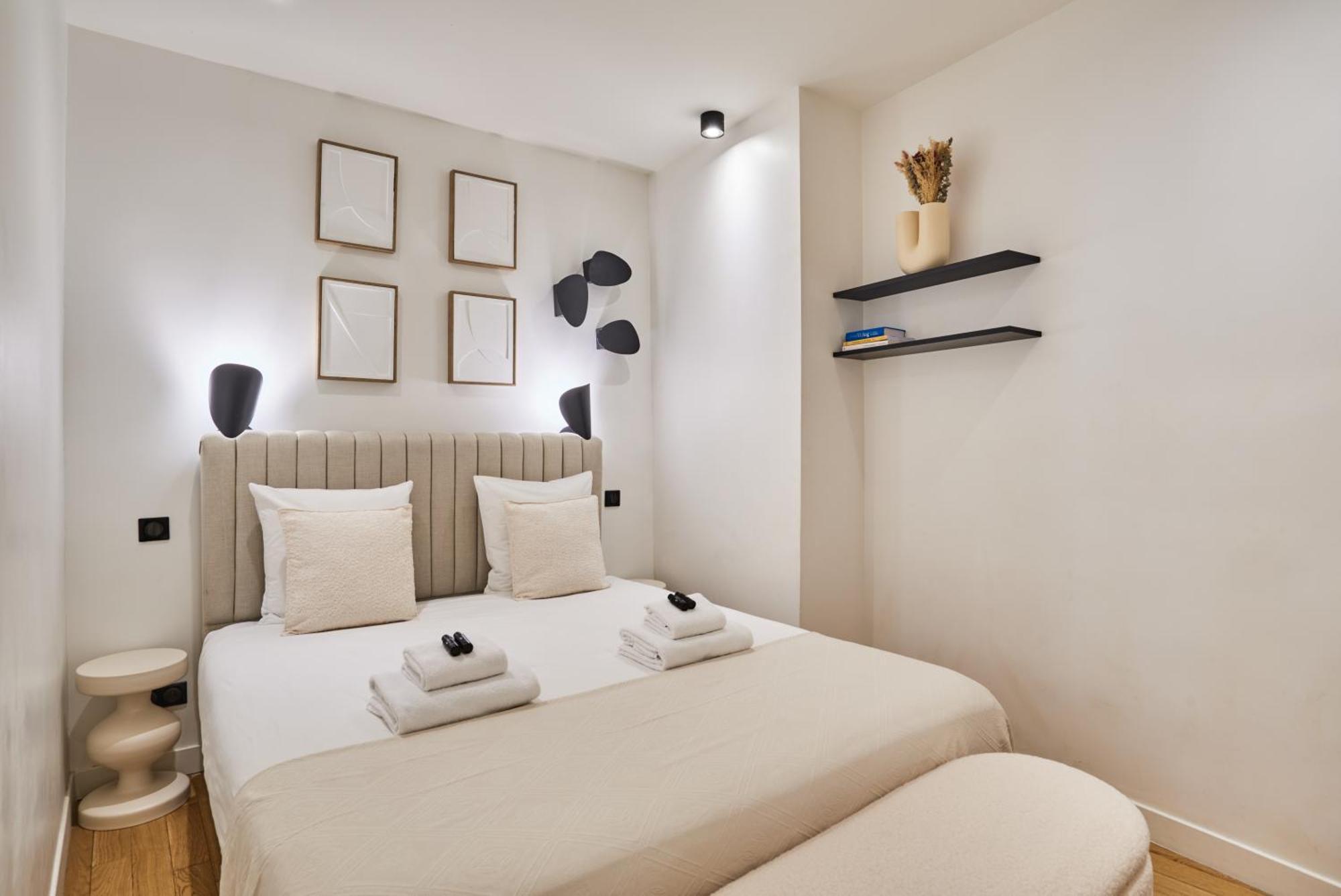 Center Of By Prestige Apartment *
