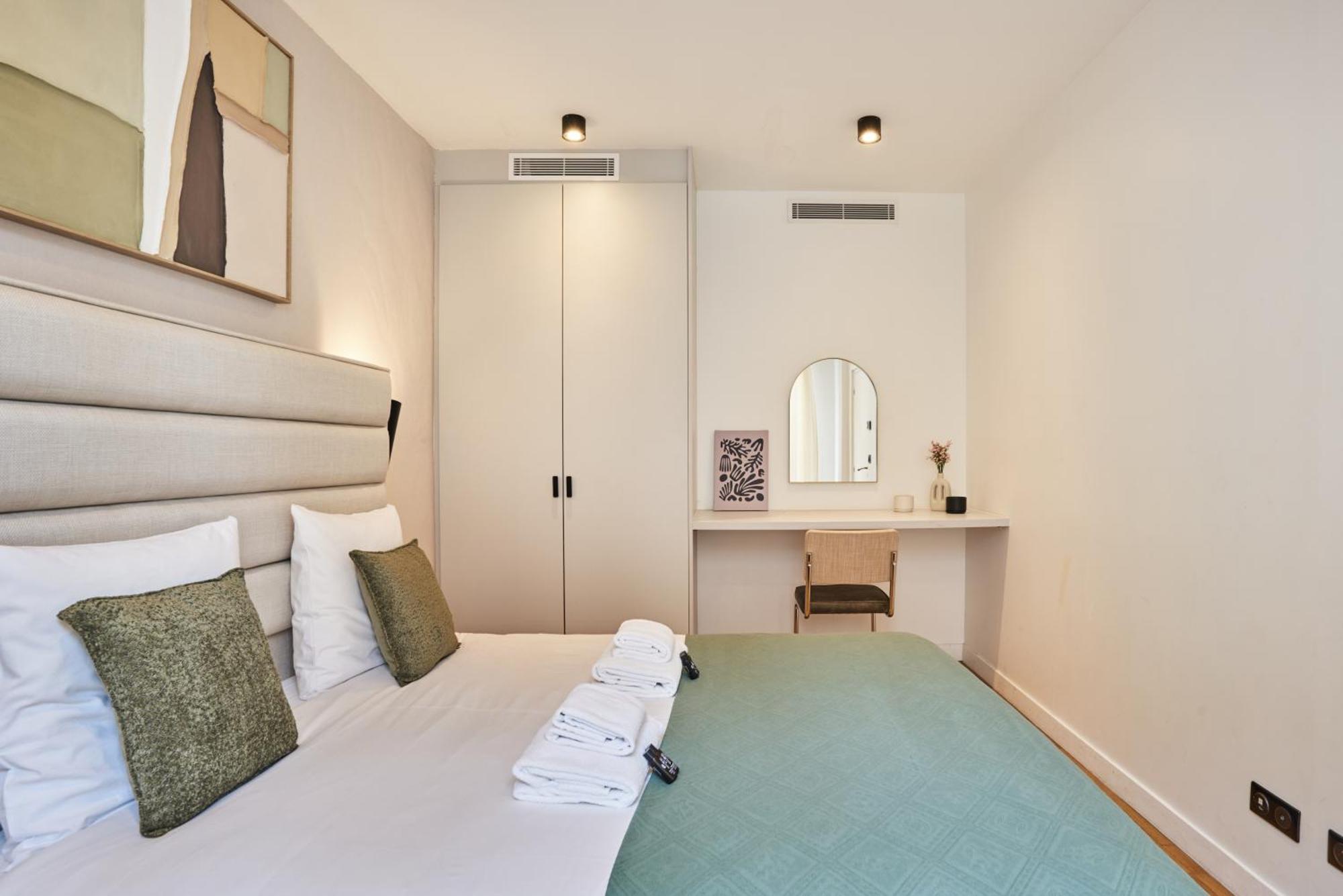 Apartment Center Of By Prestige Paris