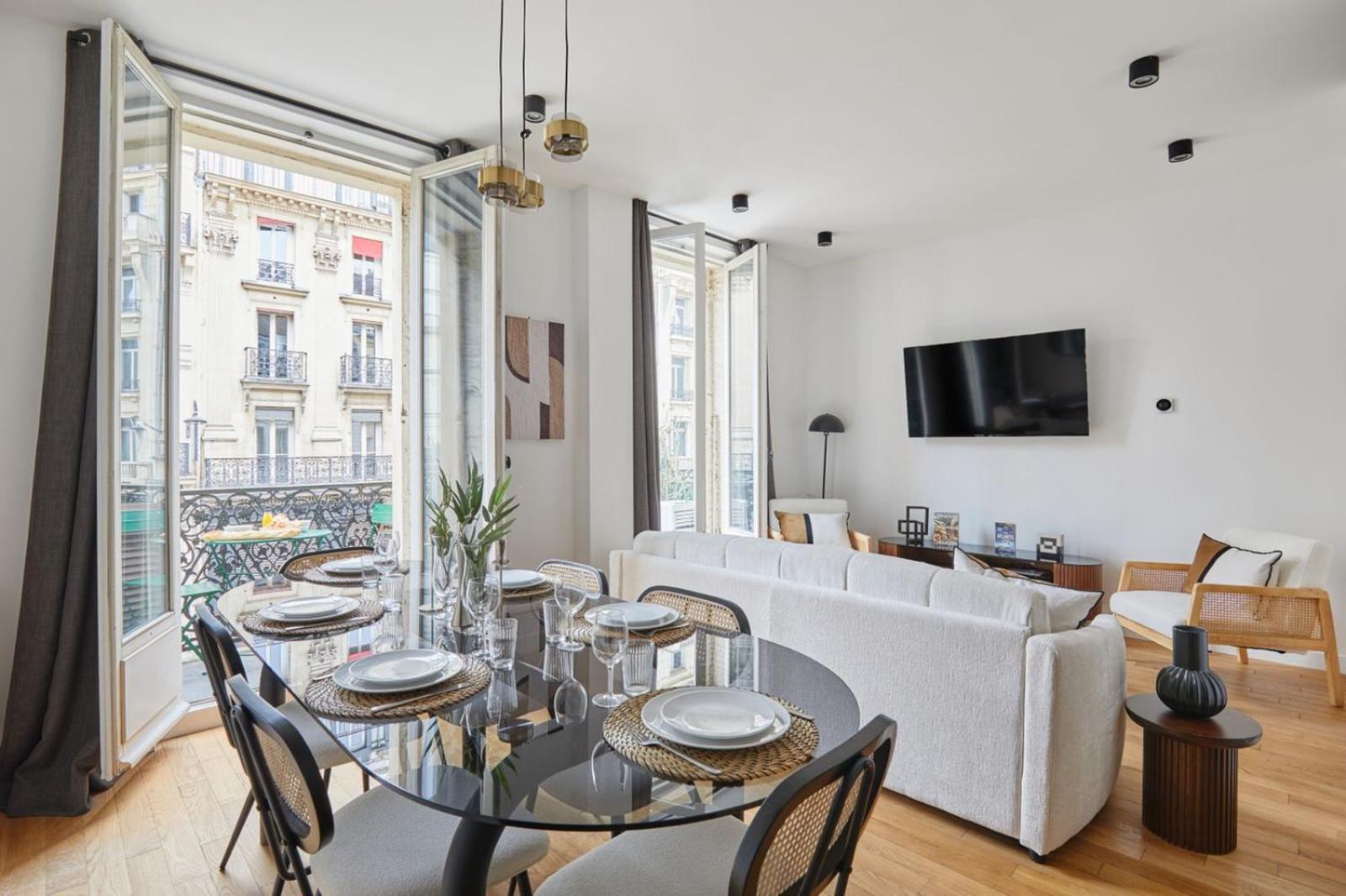 Apartment Center Of By Prestige Paris