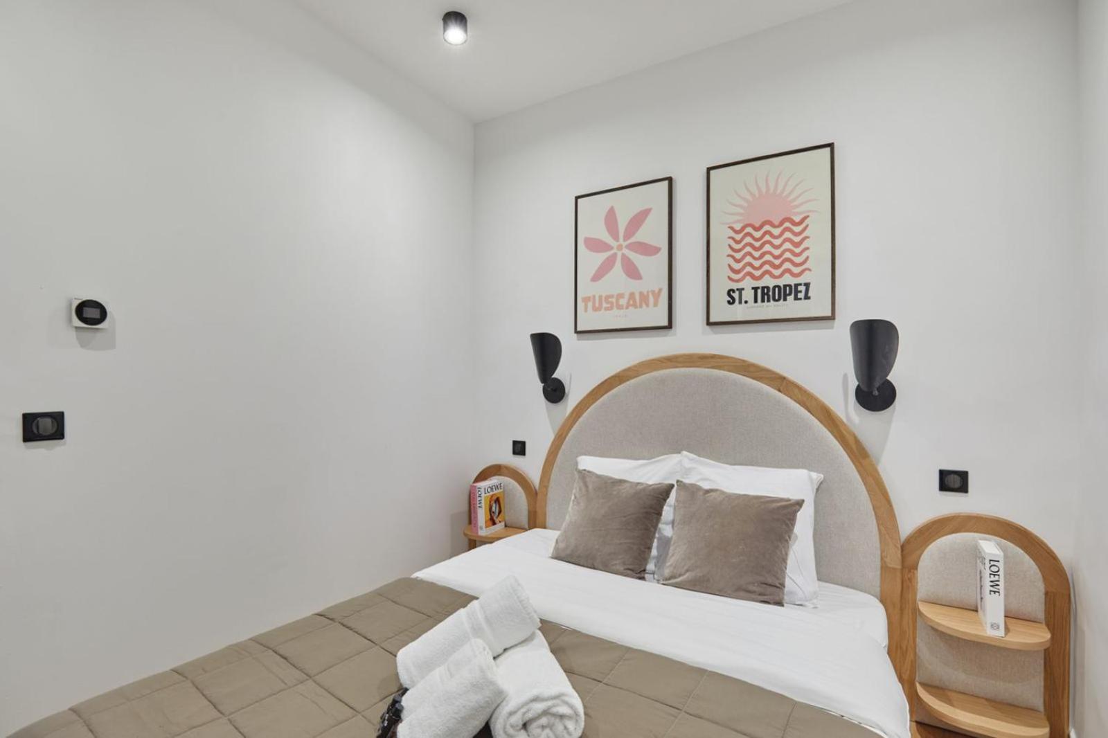 Center Of By Prestige Apartment *