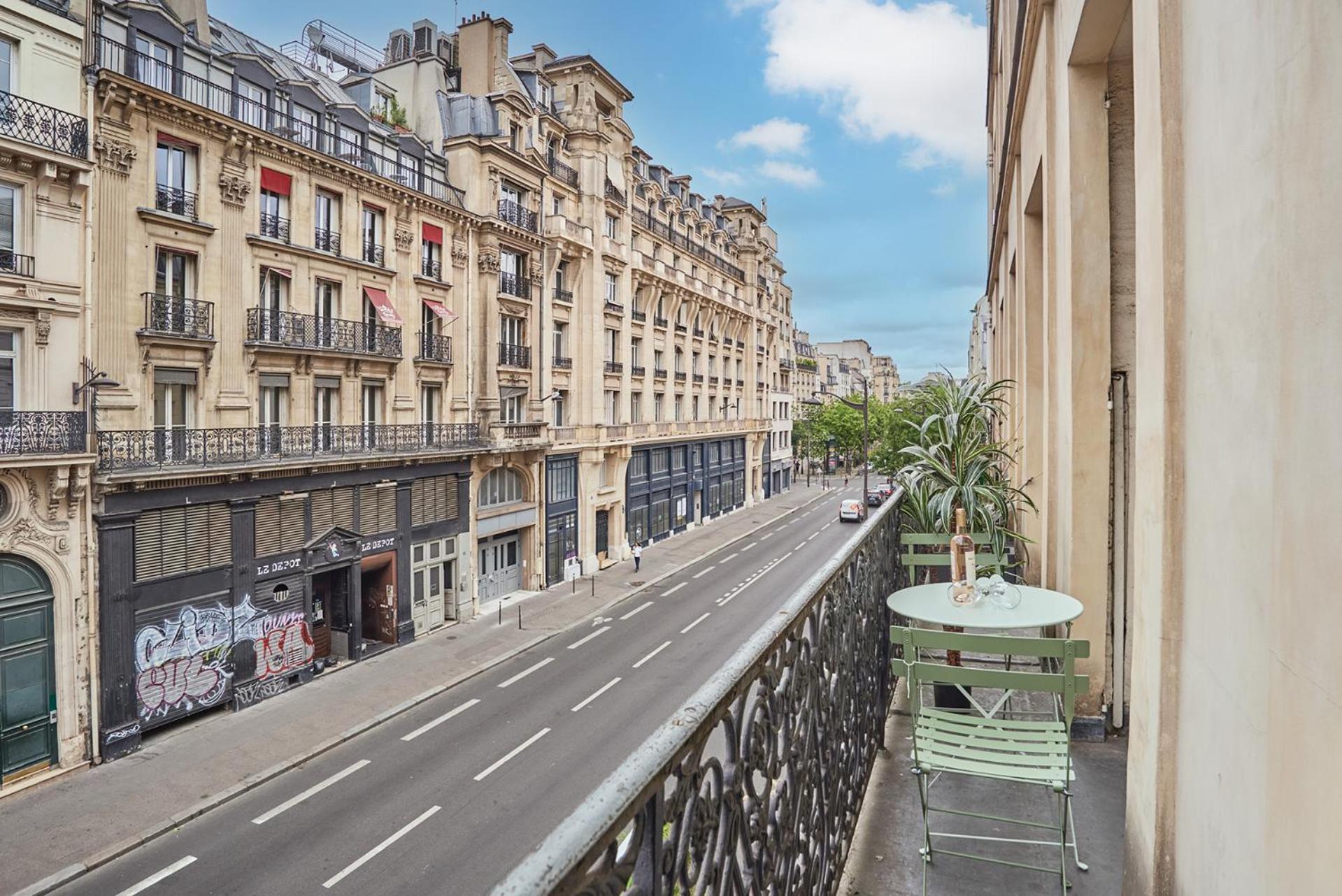 Apartment Center Of By Prestige Paris